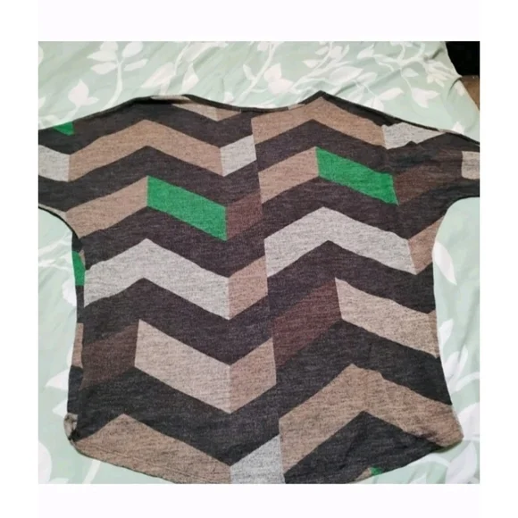 Chevron Patterned Women's Blouse - Black, Gray, Green - Picture 5 of 11